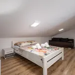 Shaula 2 - Three Bedroom House With Pool
