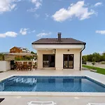 Shaula 2 - Three Bedroom House With Pool Villa *