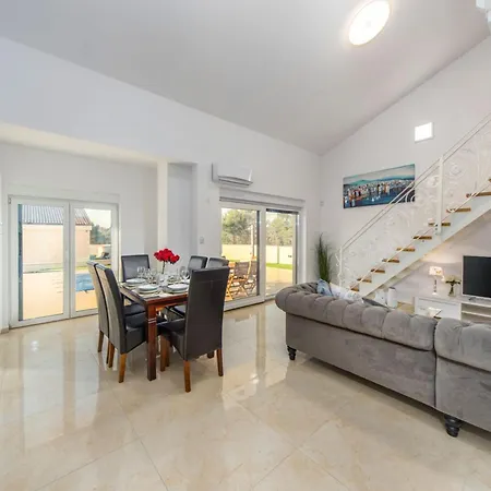 Villa Shaula 2 - Three Bedroom House With Pool