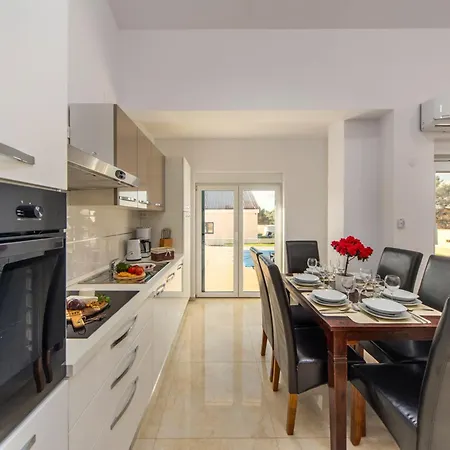 Shaula 2 - Three Bedroom House With Pool * Šibenik