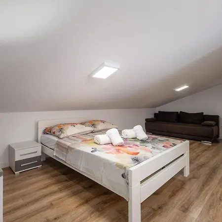 Shaula 2 - Three Bedroom House With Pool