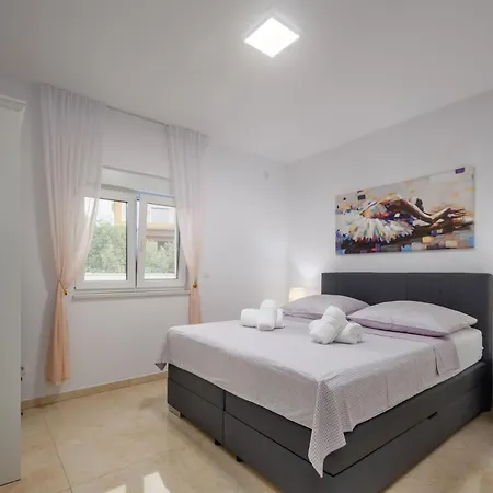Villa Shaula 2 - Three Bedroom House With Pool Šibenik