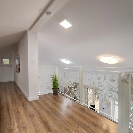 Shaula 2 - Three Bedroom House With Pool Villa Šibenik