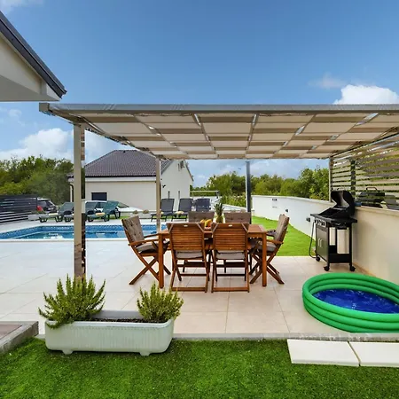 Villa Shaula 2 - Three Bedroom House With Pool *