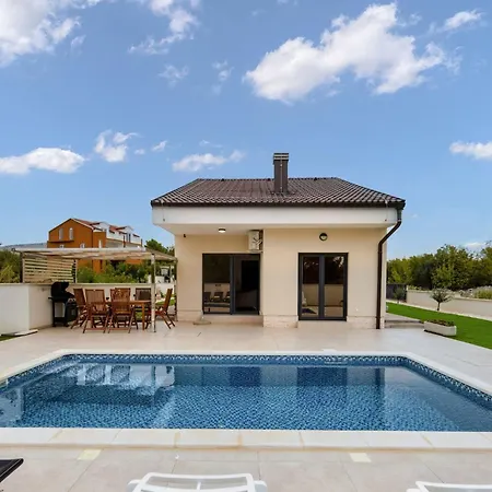 Shaula 2 - Three Bedroom House With Pool Villa *