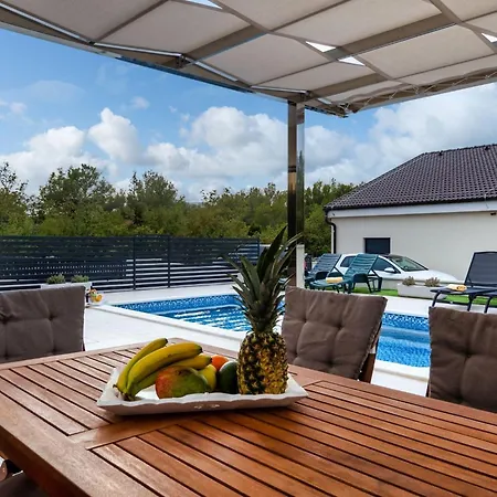 Shaula 2 - Three Bedroom House With Pool * Šibenik