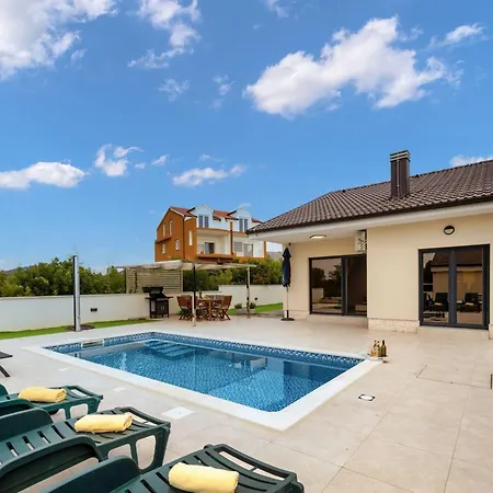 Villa Shaula 2 - Three Bedroom House With Pool
