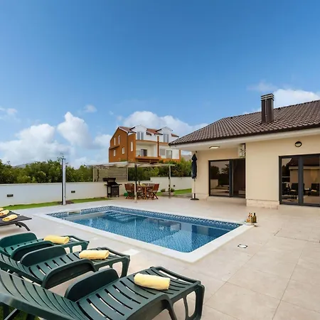 Shaula 2 - Three Bedroom House With Pool Villa *