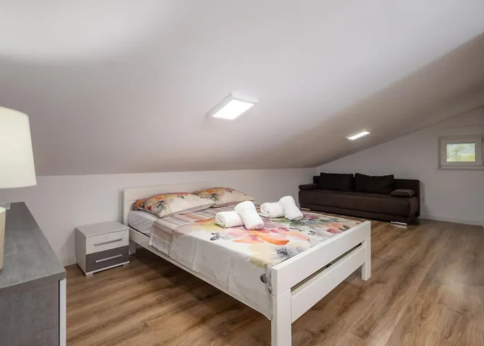 Shaula 2 - Three Bedroom House With Pool