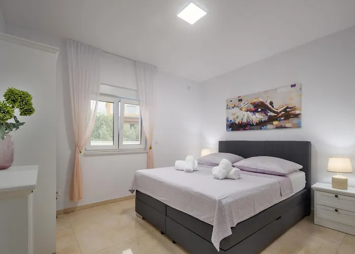 Villa Shaula 2 - Three Bedroom House With Pool Šibenik