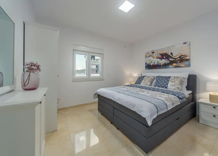 Shaula 2 - Three Bedroom House With Pool Sibenik