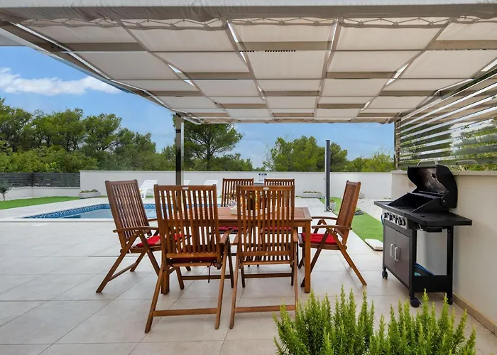 Villa Shaula 2 - Three Bedroom House With Pool Šibenik