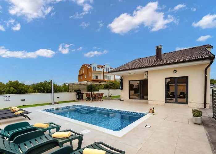 Villa Shaula 2 - Three Bedroom House With Pool