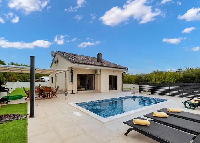 Villa Shaula 2 - Three Bedroom House With Pool